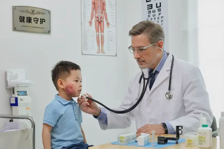 小孩脖子經(jīng)常起濕疹不管它會自己好嗎(圖2)