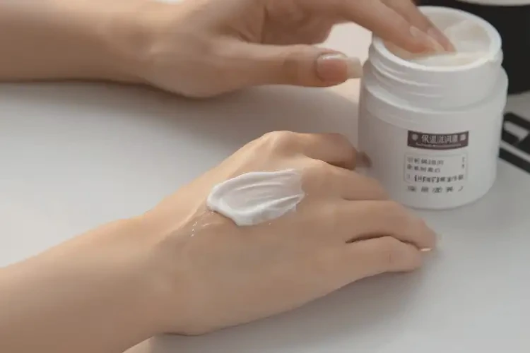 女生肚子經(jīng)常長濕疹能夠徹底治愈嗎(圖3)