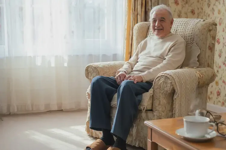 高齡老人小腿上偶爾長濕疹不管它會自己好嗎(圖1)