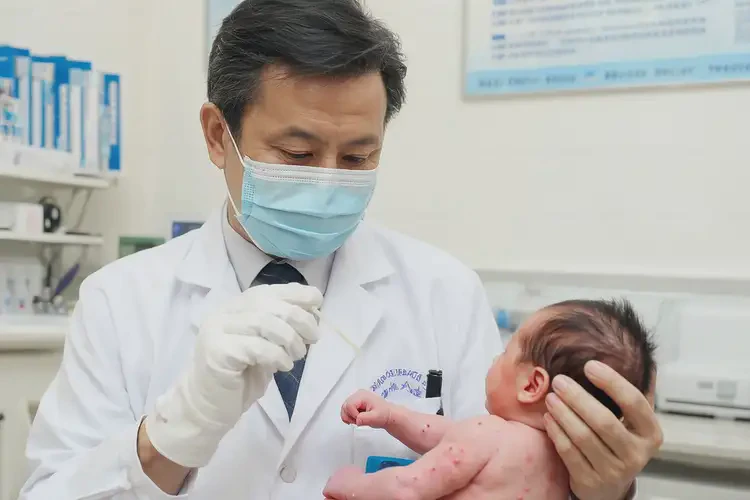 新生兒手臂起濕疹不管它會(huì)自己自愈嗎(圖3)