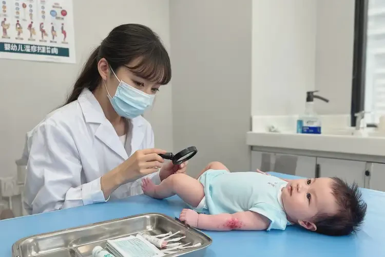 寶寶全身偶爾起濕疹不管它會自己自愈嗎(圖2)