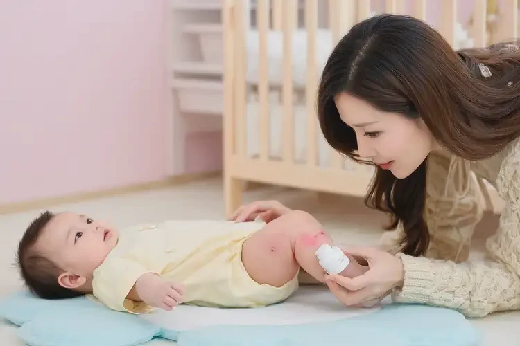 嬰兒肚子上起濕疹能夠徹底治愈嗎(圖3)