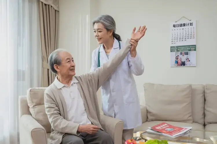 高齡老人小腿上出現(xiàn)濕疹不管它會(huì)自己自愈嗎(圖1)