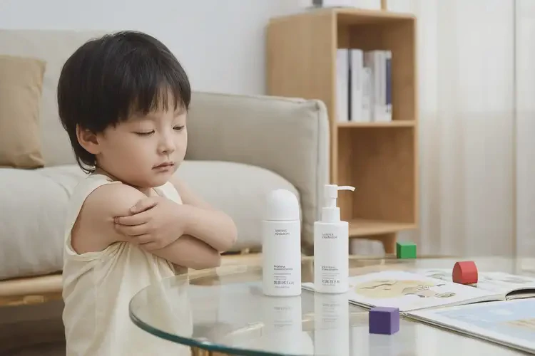 小孩手上容易長(zhǎng)濕疹不管它會(huì)自己痊愈嗎(圖2)