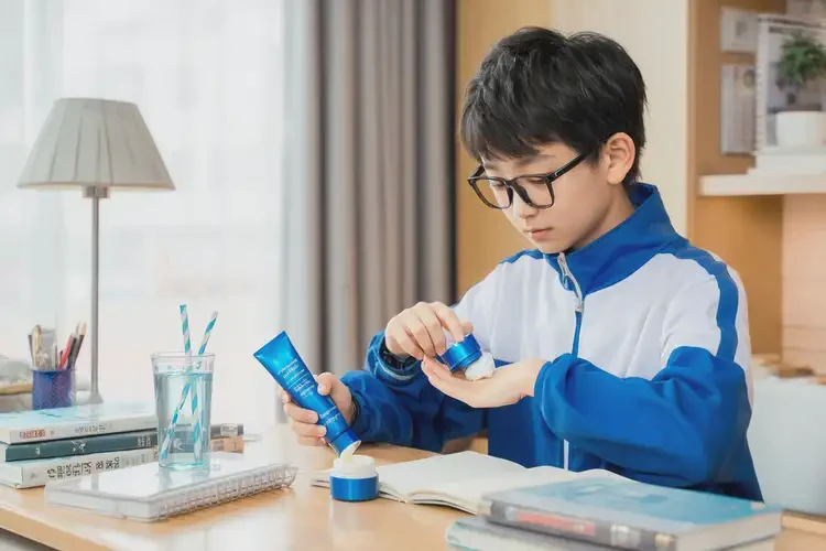 中學(xué)生四肢長濕疹能夠徹底治愈嗎(圖2)