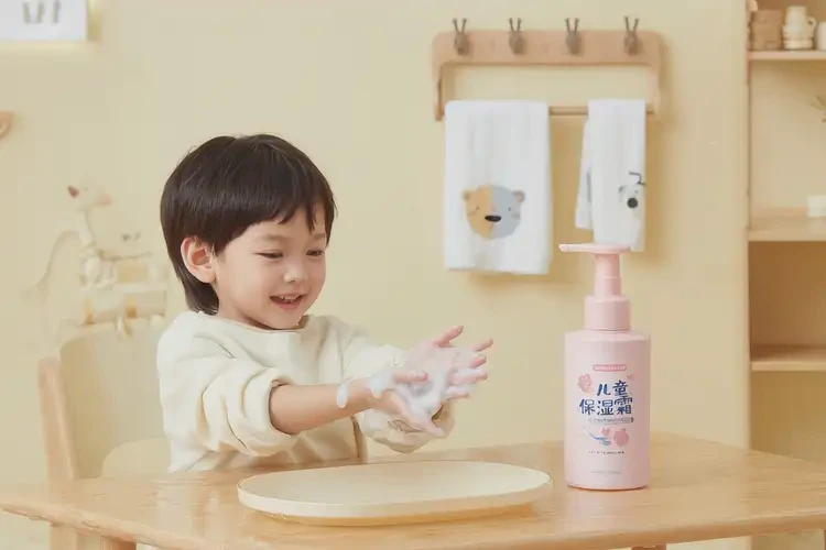 小兒手上起濕疹不管它會(huì)自己好嗎(圖1)