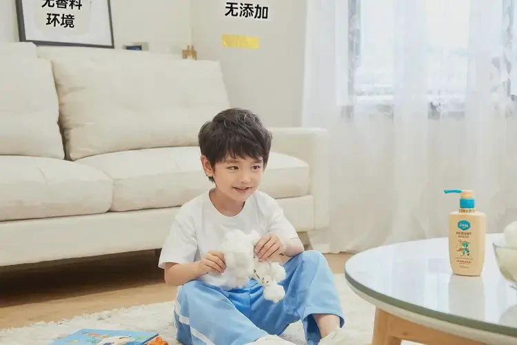 兒童脖子上偶爾長(zhǎng)濕疹不管它會(huì)自己自愈嗎(圖1)