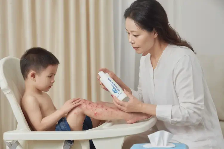 小孩大腿上出濕疹能夠徹底治愈嗎(圖2)
