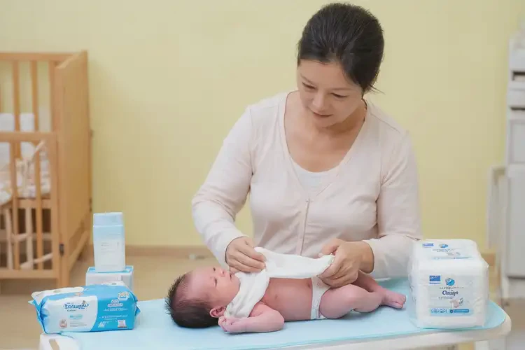 新生儿脖子经常起湿疹能彻底自愈吗(图1)