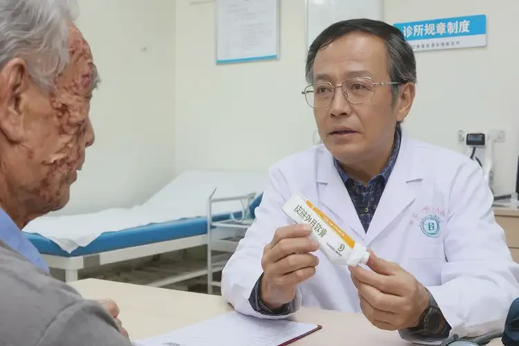 老人面部容易起濕疹不管它會自己痊愈嗎(圖2)