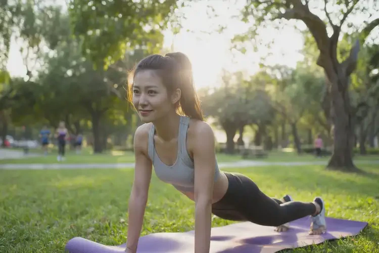 女生手臂起濕疹可以徹底自愈嗎(圖1)