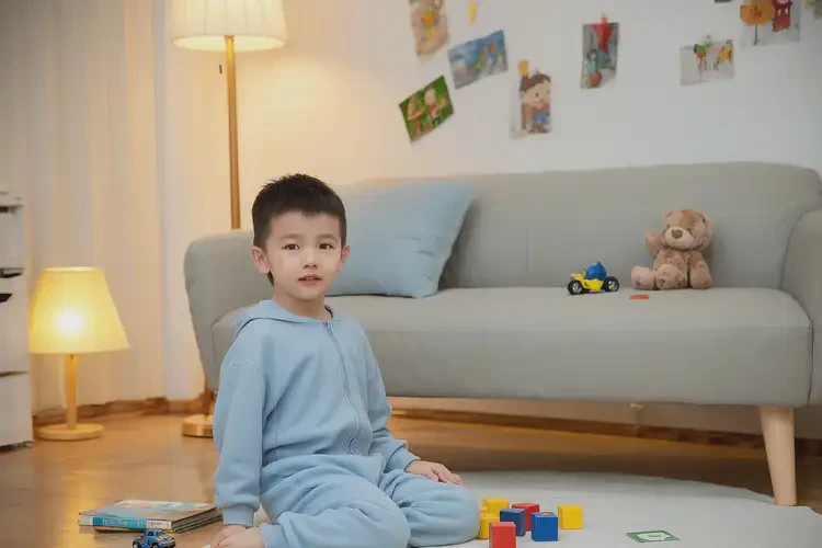 兒童大腿上起濕疹不管它會(huì)自己好嗎(圖1)