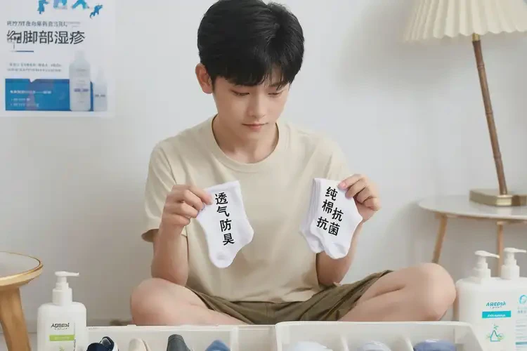 青少年腳上經(jīng)常長濕疹不管它會自己自愈嗎(圖2)