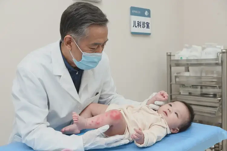 新生儿大腿偶尔长湿疹能靠自己自愈吗(图2)