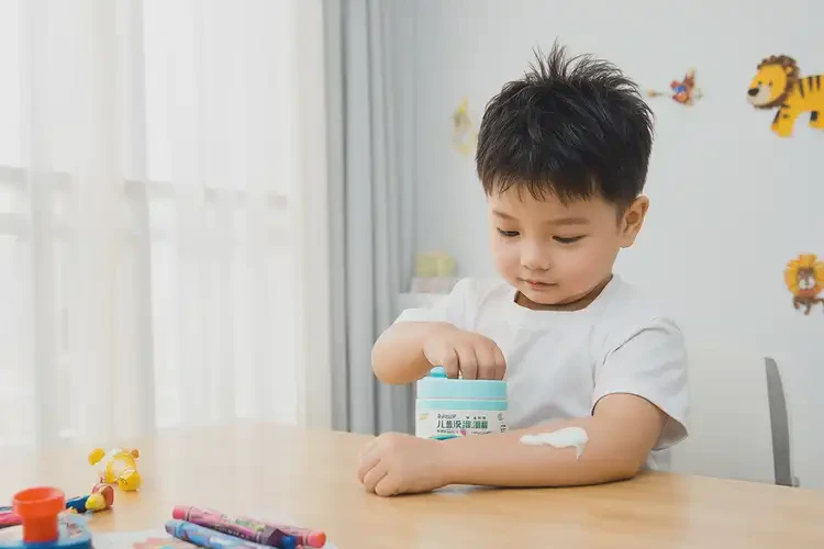 小孩身上偶爾起濕疹能徹底自愈嗎(圖1)