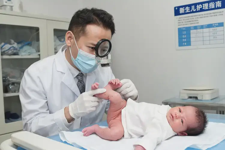 新生兒大腿偶爾長濕疹可以徹底自愈嗎(圖1)