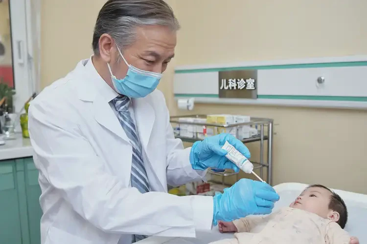 幼儿屁股上出湿疹不管它会自己痊愈吗(图2)