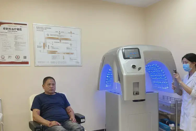 青年人手臂上長濕疹可不可以徹底自愈(圖1)