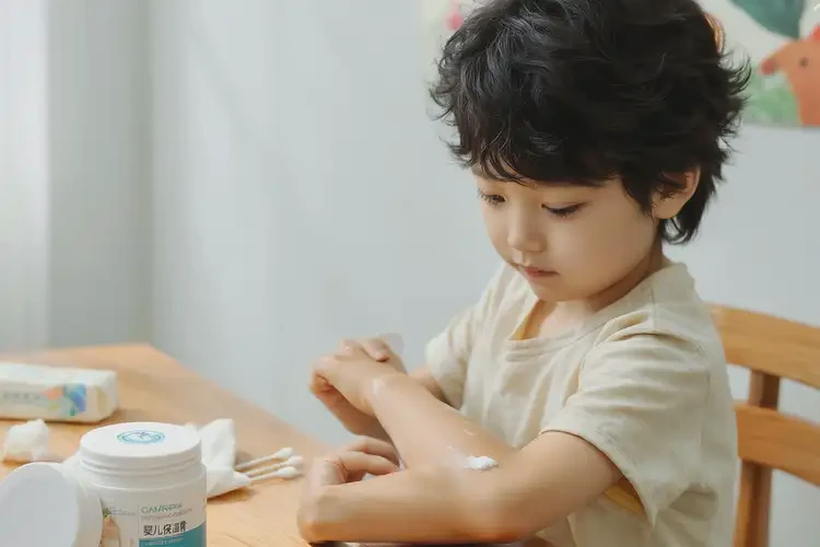 少儿手臂经常长湿疹可以彻底自愈吗(图2)