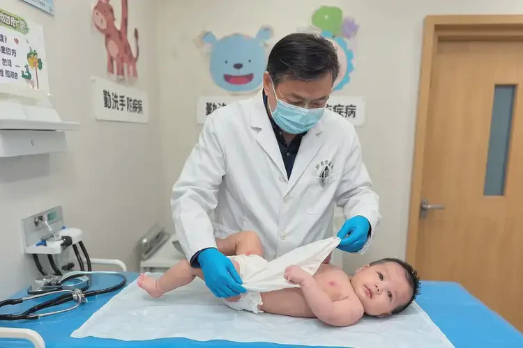 嬰兒屁股經(jīng)常長(zhǎng)濕疹不管它會(huì)自己好嗎(圖1)