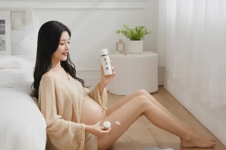 女生肚子經(jīng)常長濕疹能夠徹底治愈嗎(圖1)