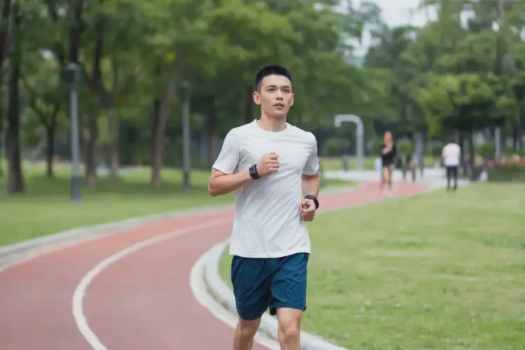 男生脖子上容易長濕疹能夠徹底治愈嗎(圖1)