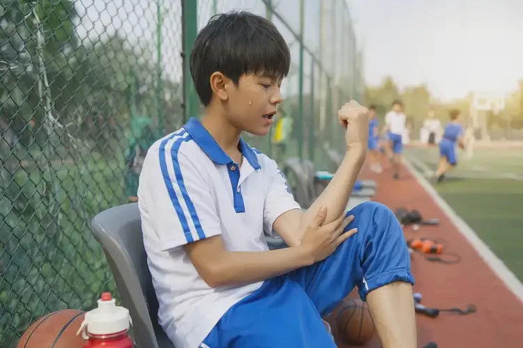 中學(xué)生手臂上偶爾長(zhǎng)濕疹能夠徹底治愈嗎(圖1)