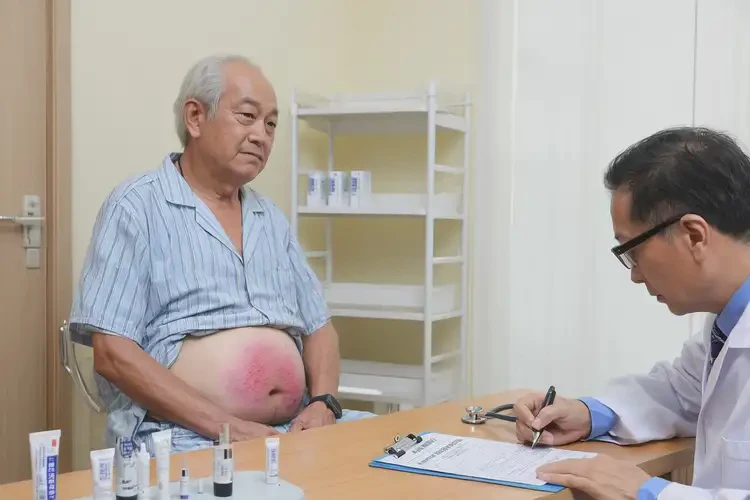 老年人肚子上經(jīng)常起濕疹不管它會(huì)自己好嗎(圖2)