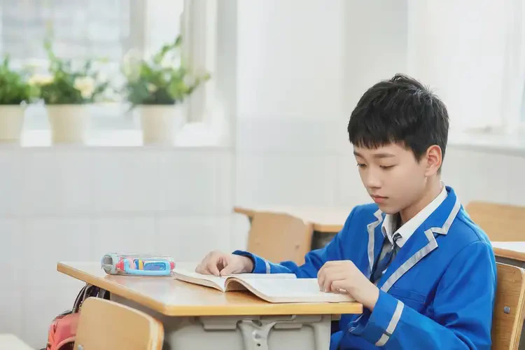 中學(xué)生腳上起濕疹可以徹底自愈嗎(圖1)