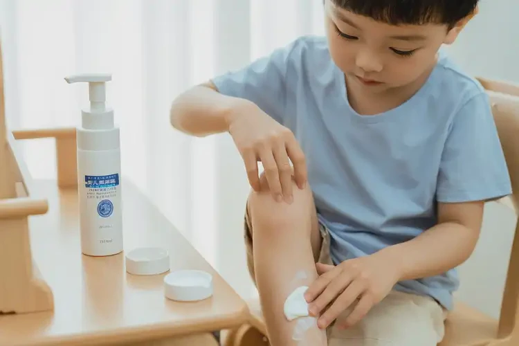 孩子小腿出现湿疹不管它会自己自愈吗(图2)