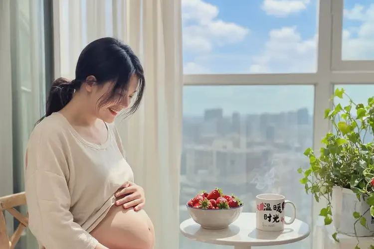產(chǎn)褥期寶媽吃草莓可以嗎(圖1)