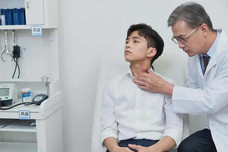 大學(xué)生脖子偶爾長(zhǎng)濕疹能夠徹底治愈嗎(圖3)