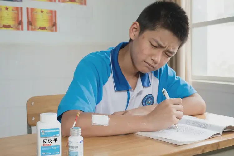 中學(xué)生手臂上長(zhǎng)濕疹可以徹底自愈嗎(圖3)