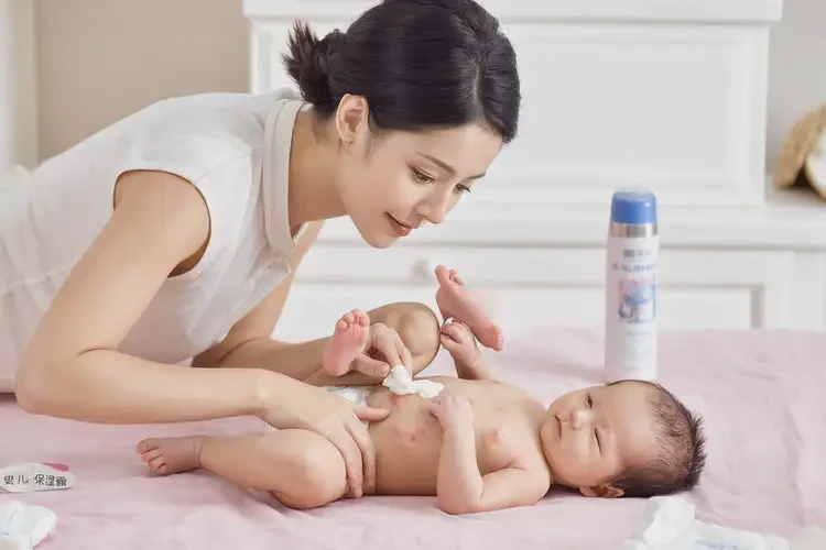新生兒肚子上起濕疹可以徹底自愈嗎(圖3)