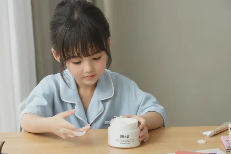 兒童手上經(jīng)常長濕疹不管它會自己痊愈嗎(圖2)