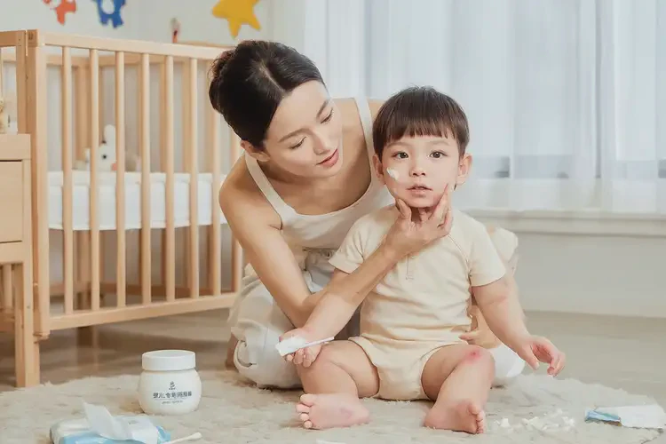 幼兒面部長(zhǎng)濕疹可以徹底自愈嗎(圖2)