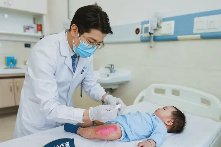 嬰幼兒大腿容易起濕疹能夠徹底治愈嗎(圖3)