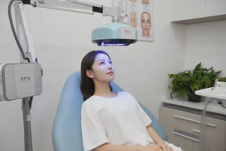 女生臉上起濕疹能靠自己自愈嗎(圖1)