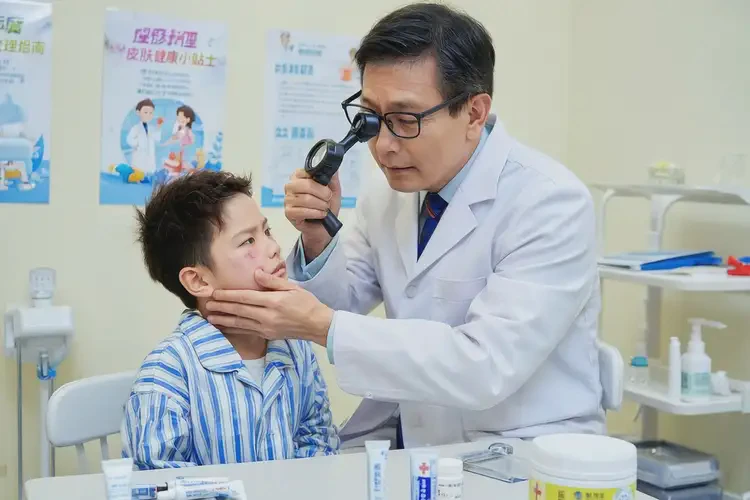 小孩面部出濕疹能靠自己自愈嗎(圖2)