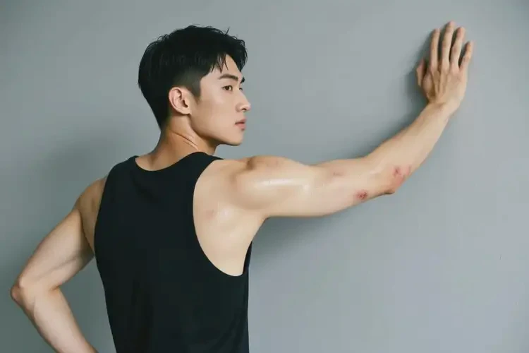 男生全身偶尔长湿疹能靠自己自愈吗(图1)