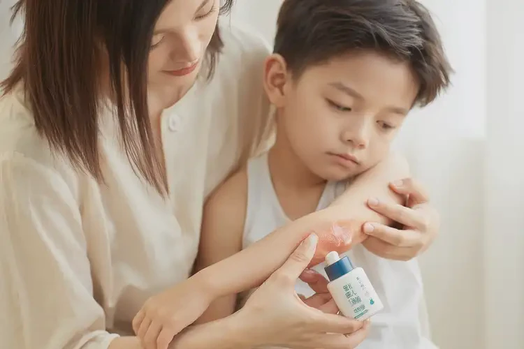 小孩脖子上容易長濕疹不管它會自己自愈嗎(圖3)