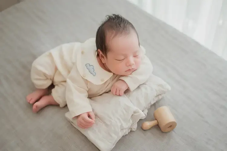 新生兒肚子上偶爾長濕疹能靠自己自愈嗎(圖1)