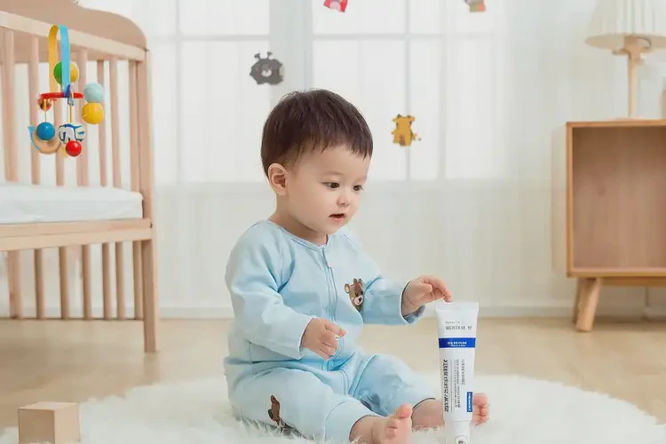 嬰幼兒屁股上偶爾長濕疹能夠徹底治愈嗎(圖2)