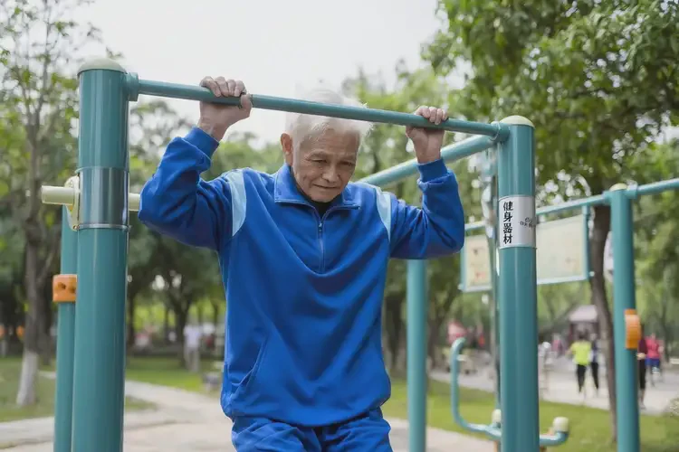 老年人臉上偶爾長濕疹不管它會自己好嗎(圖1)