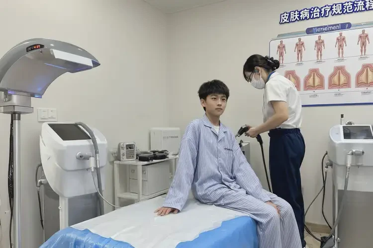 大學(xué)生手臂上出濕疹可以徹底自愈嗎(圖1)