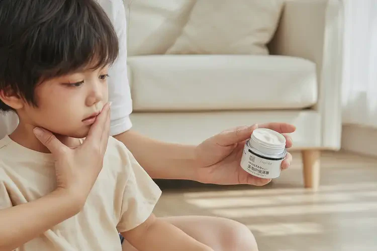 小孩脖子偶爾長(zhǎng)濕疹不管它會(huì)自己痊愈嗎(圖3)