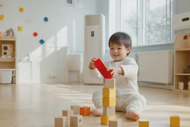 孩子大腿上偶尔长湿疹不管它会自己好吗(图1)