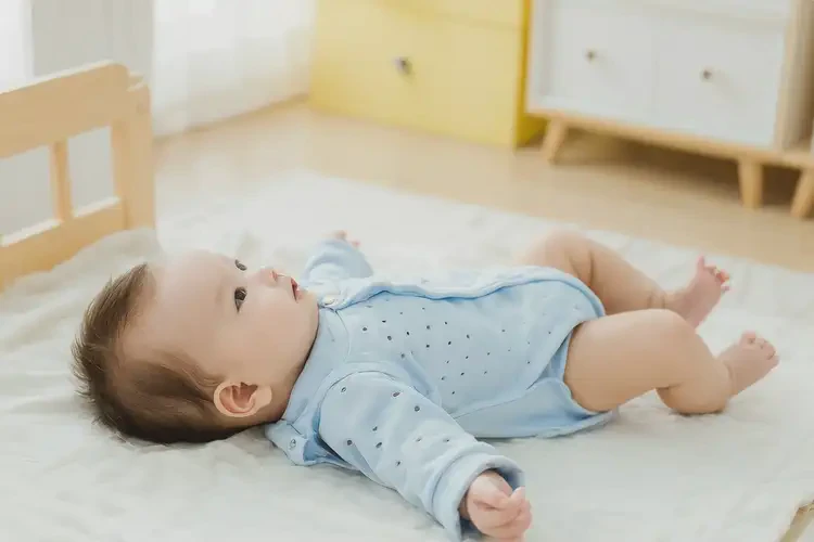 小儿脖子上容易长湿疹不管它会自己痊愈吗(图1)