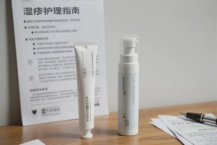 男人脚上有湿疹不管它会自己痊愈吗(图2)