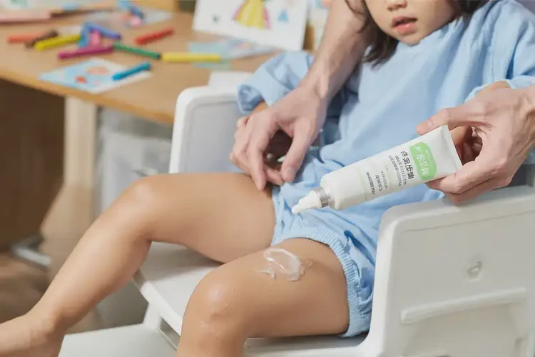 小學(xué)生小腿長濕疹可以徹底自愈嗎(圖1)